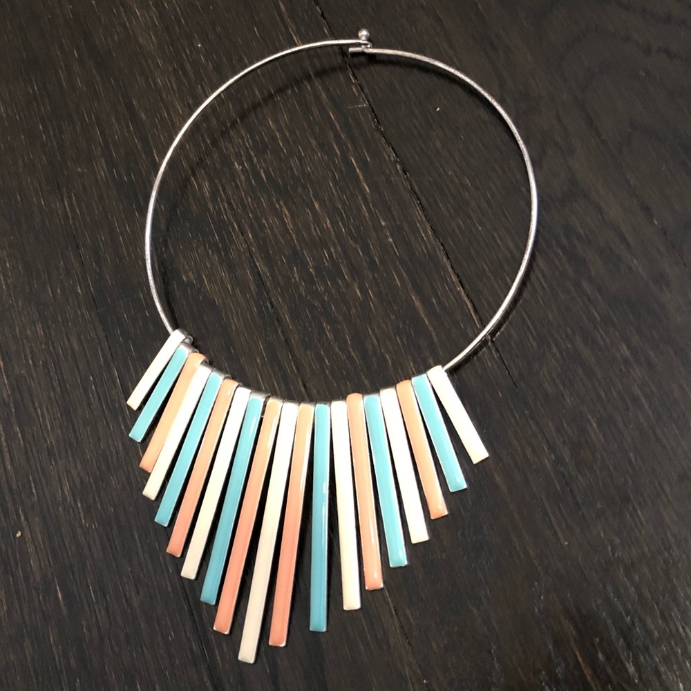 Dangling choker necklace
